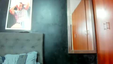 Snapshot of jasonmartiinez chatting on December 19, 7:40 pm online show from December 19, 7:40 pm