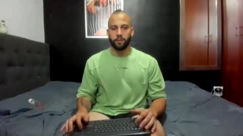 Snapshot of jasonmartiinez chatting on February 14, 5:09 am online show from February 14, 5:09 am