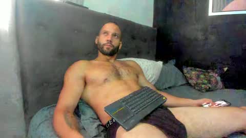 Snapshot of jasonmartiinez chatting on November 11, 5:46 pm online show from November 11, 5:46 pm