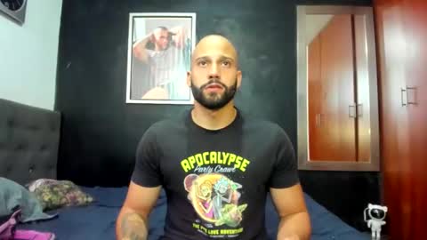 Snapshot of jasonmartiinez chatting on December 18, 3:51 pm online show from December 18, 3:51 pm