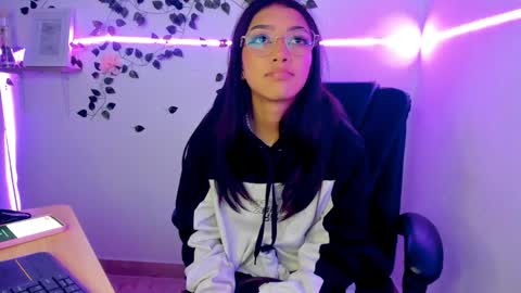 Snapshot of jaulyn_18 chatting on April 18, 3:49 pm Jaulyn online show from April 18, 3:49 pm
