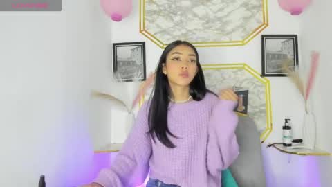 Snapshot of jaulyn_18 chatting on May 31, 12:34 pm Jaulyn online show from May 31, 12:34 pm