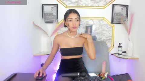 Snapshot of jaulyn_18 chatting on June 9, 6:52 pm Jaulyn online show from June 9, 6:52 pm
