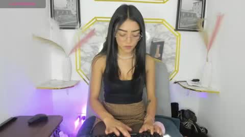 Snapshot of jaulyn_18 chatting on June 11, 8:29 pm Jaulyn online show from June 11, 8:29 pm