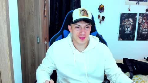 Javier online show from December 16, 5:33 pm