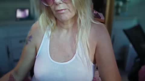 JAV online show from April 26, 1:03 am