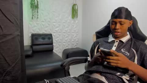 Snapshot of jax_maliq chatting on December 1, 1:54 am jax_maliq online show from December 1, 1:54 am