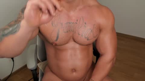 Snapshot of jaxonhunk chatting on December 12, 1:53 am JaxonHunk online show from December 12, 1:53 am