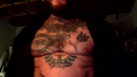 Snapshot of jay_cee_607 chatting on December 16, 2:05 am jay cee online show from December 16, 2:05 am