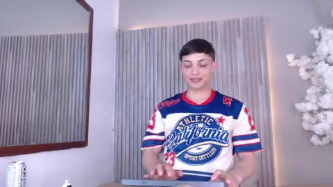 Snapshot of jay_smile chatting on June 6, 5:01 am JAY online show from June 6, 5:01 am