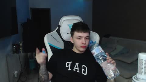 Jayce online show from December 15, 8:15 pm