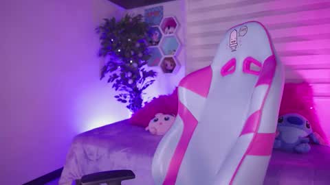 Snapshot of jayden_cournikovaa chatting on November 18, 8:57 pm Jayen online show from November 18, 8:57 pm