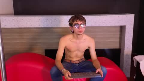 JONATHAN online show from April 28, 7:41 pm