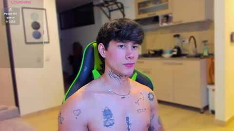 Snapshot of jayhotxxx chatting on January 18, 4:05 am Jay online show from January 18, 4:05 am