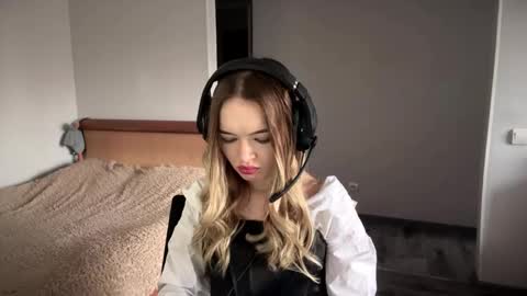 Hi Im Mishel 18 years old online show from November 13, 8:46 am