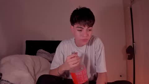 Snapshot of jaythomax chatting on December 15, 9:24 am jaythomax online show from December 15, 9:24 am