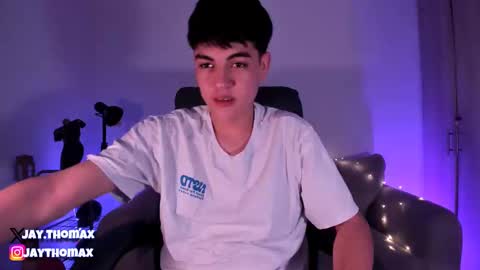 Snapshot of jaythomax chatting on February 1, 4:14 am jaythomax online show from February 1, 4:14 am