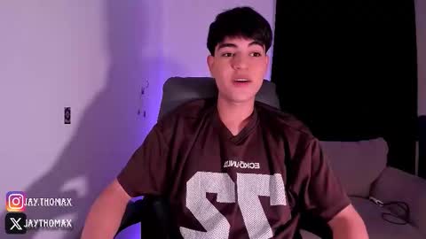 Snapshot of jaythomax chatting on September 30, 1:32 am jaythomax online show from September 30, 1:32 am