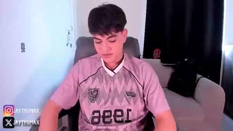 Snapshot of jaythomax chatting on October 5, 9:24 pm jaythomax online show from October 5, 9:24 pm