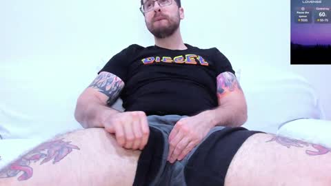 Snapshot of jayxcee_official chatting on December 28, 3:59 pm jayxcee OFFICIAL online show from December 28, 3:59 pm