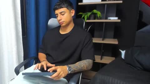 jaze_bradley online show from December 22, 11:18 am