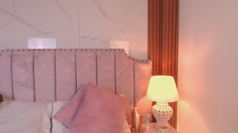 Jazmin online show from December 1, 8:25 pm