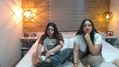 Jazmin and Scarlett online show from November 14, 9:41 am