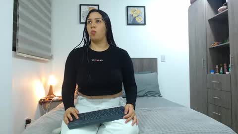 Jazmin and Scarlett online show from February 10, 7:45 am