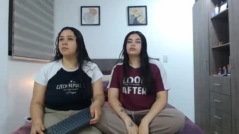 Snapshot of jazmin_dharius chatting on May 6, 3:46 am Jazmin and Scarlett online show from May 6, 3:46 am