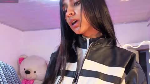 Jazmin  online show from November 23, 11:43 am