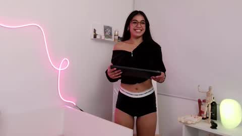 Jazmin online show from December 20, 12:40 am