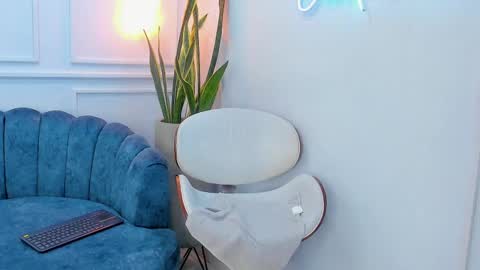 Jasmine  online show from February 11, 9:53 am