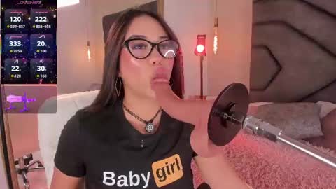 Snapshot of jazmine_21 chatting on June 24, 8:19 pm Jasmine online show from June 24, 8:19 pm