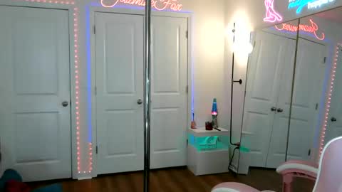 Jazmine Fox online show from May 4, 4:36 pm