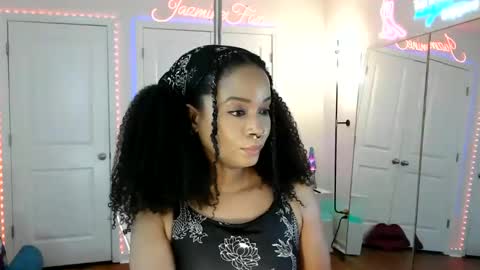 Snapshot of jazminefox chatting on May 5, 4:15 pm Jazmine Fox online show from May 5, 4:15 pm