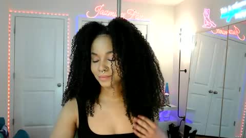Snapshot of jazminefox chatting on June 3, 6:02 pm Jazmine Fox online show from June 3, 6:02 pm