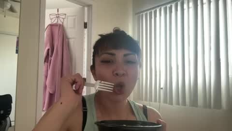 jazzy_lux online show from May 18, 12:07 am