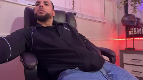 Snapshot of jcmax305 chatting on February 1, 1:20 pm JcMax305 online show from February 1, 1:20 pm