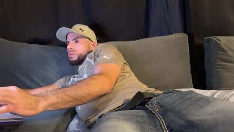 Snapshot of jcmax305 chatting on February 14, 7:10 pm JcMax305 online show from February 14, 7:10 pm