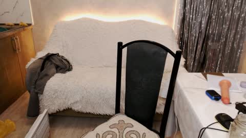 Snapshot of jealousangel chatting on December 12, 6:21 pm Angel online show from December 12, 6:21 pm