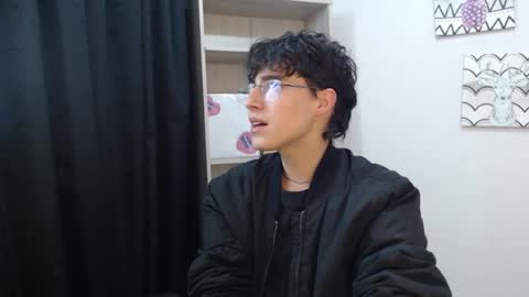 Snapshot of jeam_hot chatting on December 21, 9:47 pm jeam_hot online show from December 21, 9:47 pm