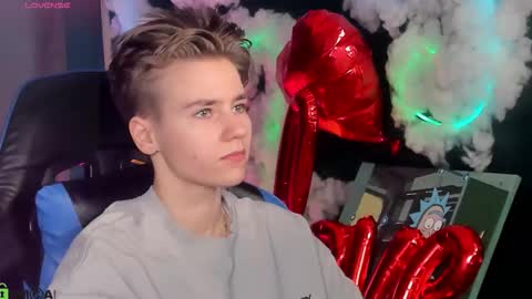 jean_wilsons online show from February 15, 11:19 am