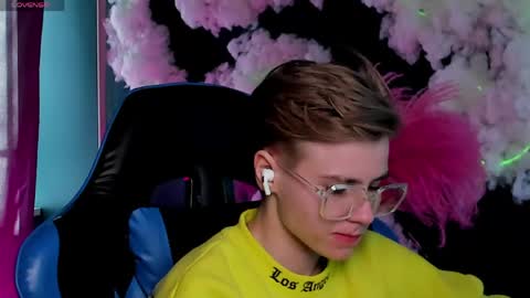 jean_wilsons online show from April 17, 11:13 am