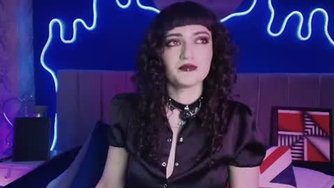 Snapshot of jeannesabatier chatting on June 23, 7:01 pm Jean online show from June 23, 7:01 pm