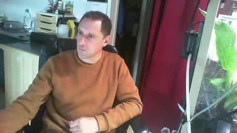 Snapshot of jef74700 chatting on December 10, 8:30 am Jrme online show from December 10, 8:30 am