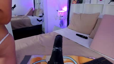 Snapshot of jehnmorris chatting on October 30, 3:46 pm Jehn online show from October 30, 3:46 pm