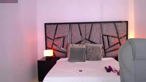 jeinnovemontenegr0 online show from November 25, 11:54 am