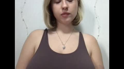 Snapshot of jelly_gum chatting on December 5, 8:34 am Inna online show from December 5, 8:34 am