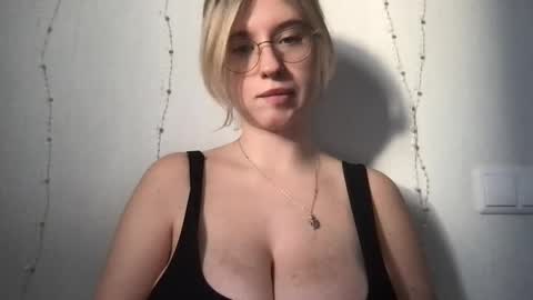 Snapshot of jelly_gum chatting on December 16, 8:30 am Inna online show from December 16, 8:30 am