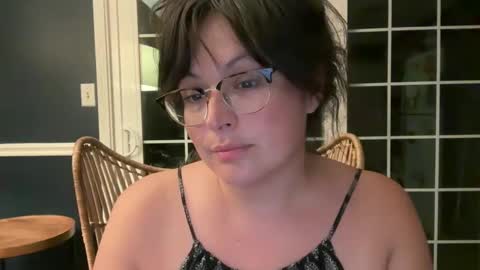 Snapshot of jellybeanin chatting on September 23, 5:32 am Jelli online show from September 23, 5:32 am